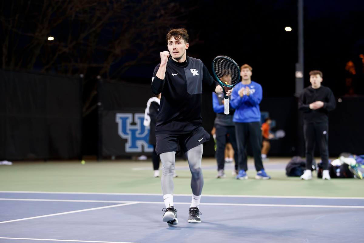 Wildcats Head West for SEC Road Opener