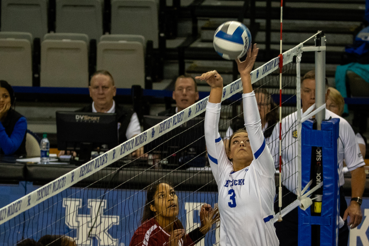 Madison Lilley (3)


UK volleyball defeats Alabama 3-0 at Memorial Coliseum on , Sunday Nov. 11, 2018  in Lexington, Ky. Photo by Mark Mahan