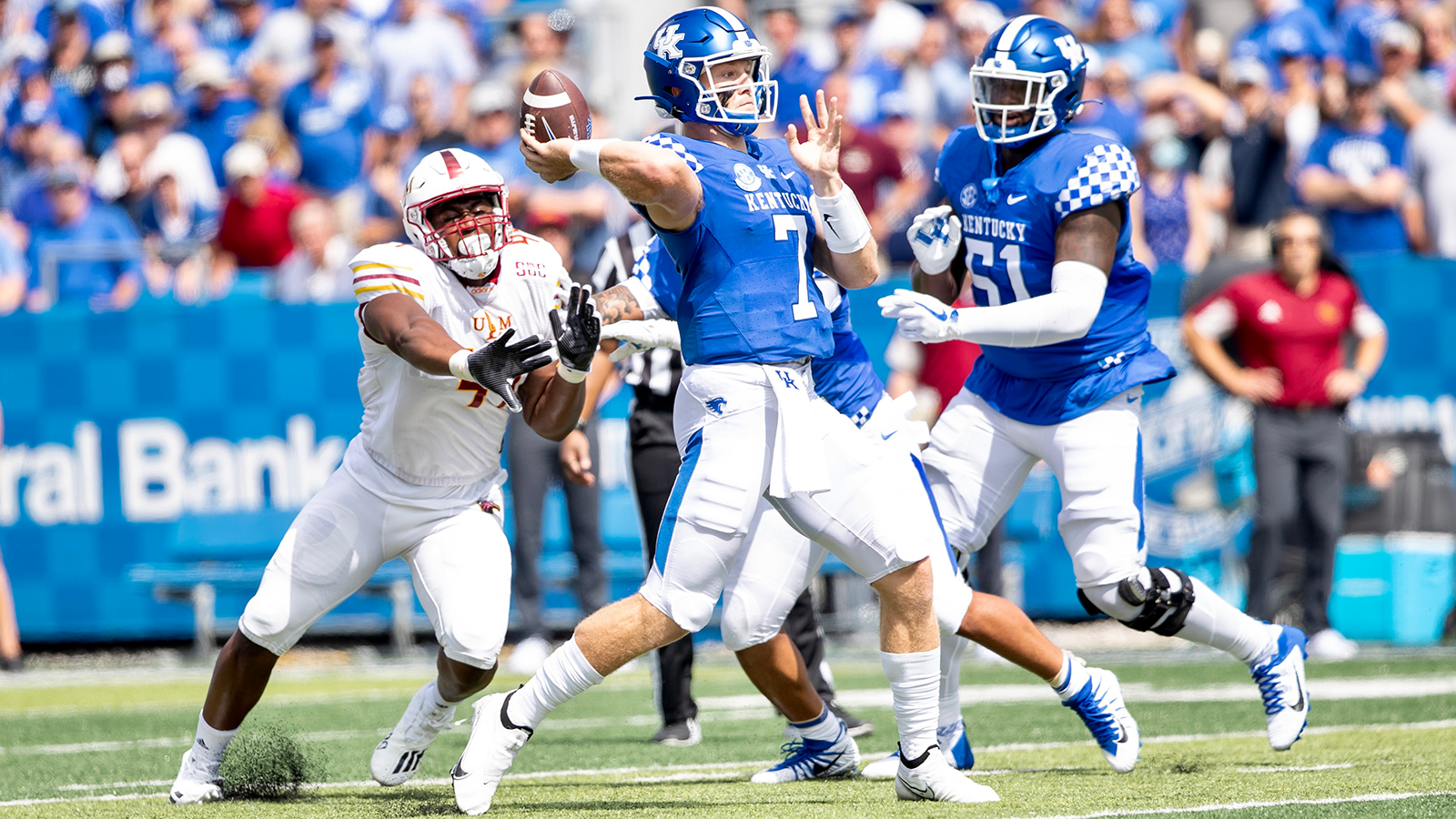 Kentucky Offense Adjusting as Trip to Columbia Looms
