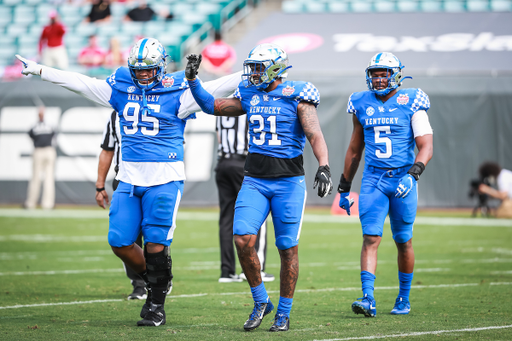 Boogie Watson, Quinton Bohanna, and DeAndre Square

Kentucky beats NC State 23-21

Photo by Jacob Noger | UK Football