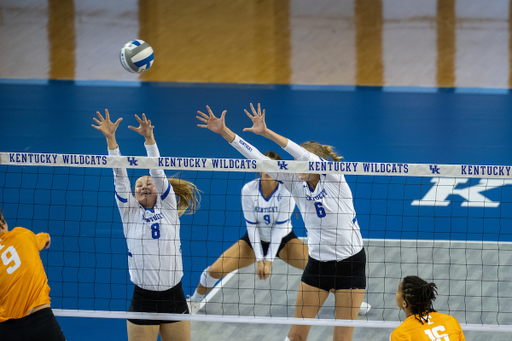 Cameron Scheitzach (8) Kendyl Paris (6)


UK volleyball won 3-1 in a scrimmage against Tennessee on, Thursday April 18, 2019  in Lexington, Ky. Photo by Mark Mahan