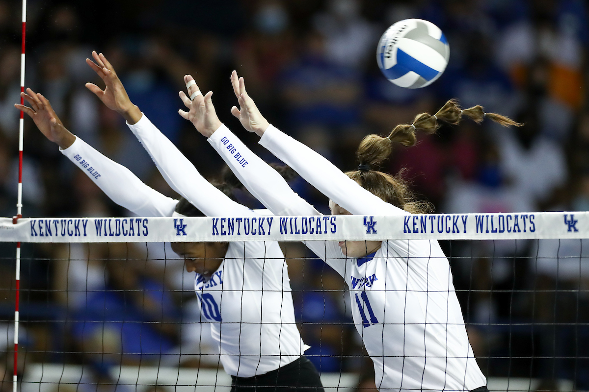 ELISE GOETZINGER.

Kentucky beats Stanford, 3-2.

Photo by Elliott Hess | UK Athletics