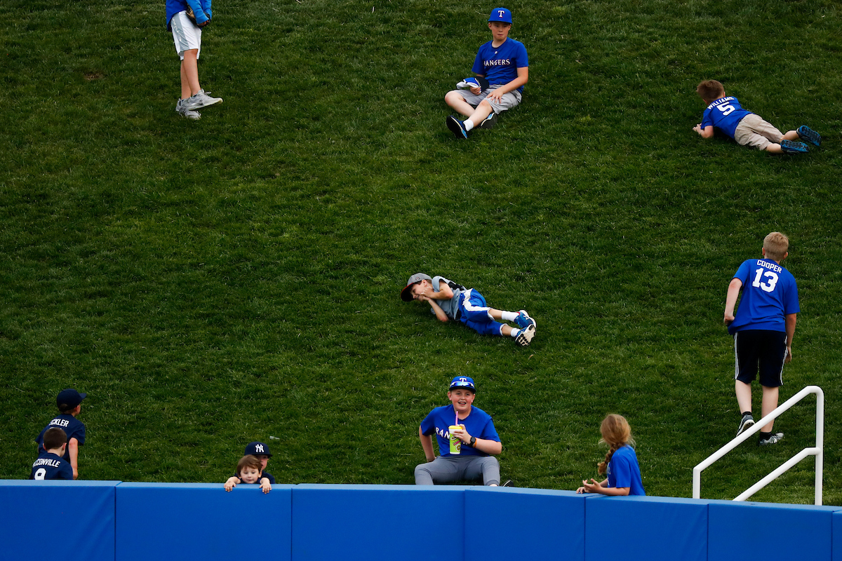 Fans.

Kentucky falls to Arkansas 5-2.