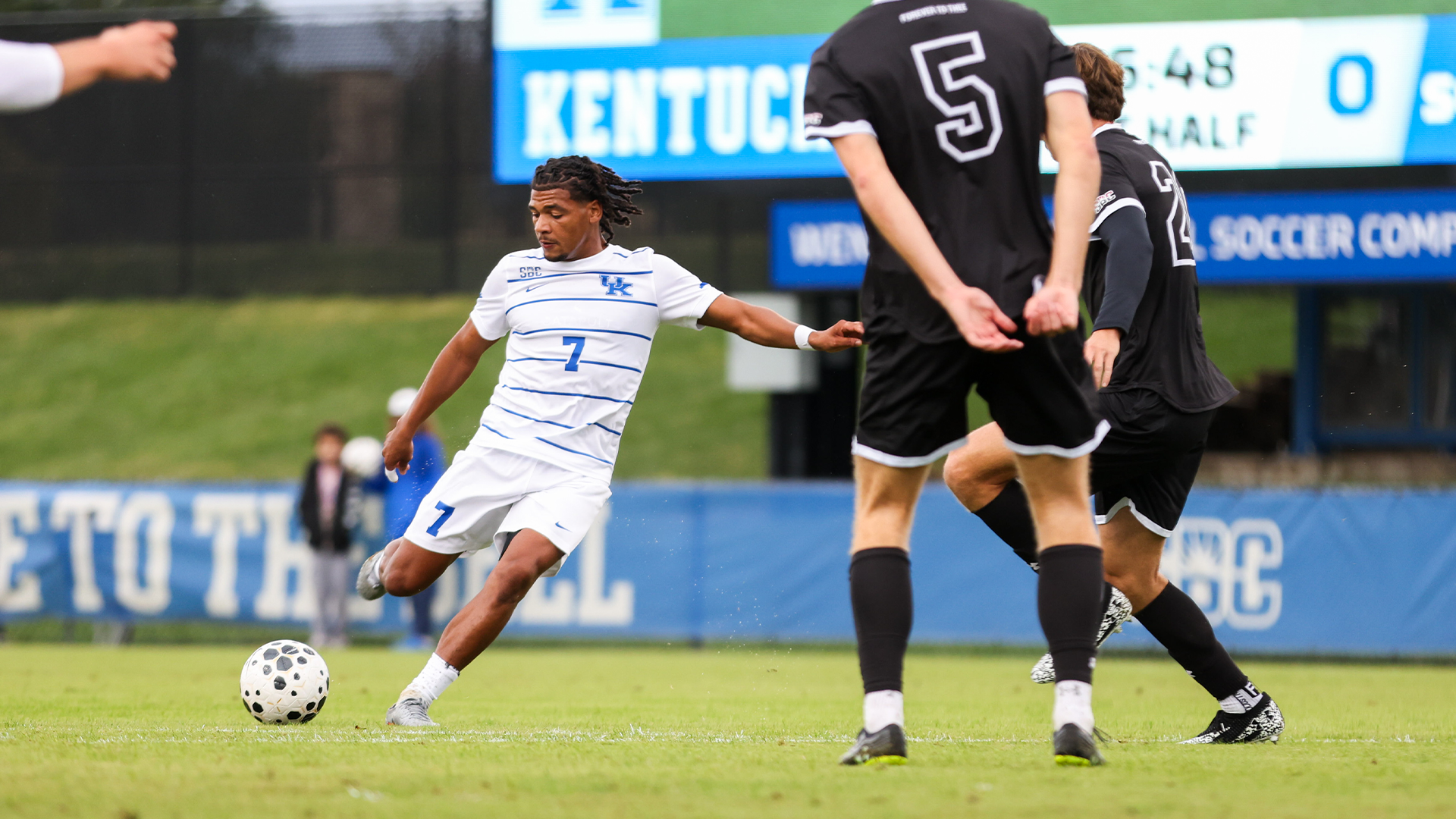 Bains Smith’s 81st Minute Winner Lifts Wildcats Over Gamecocks in Come from Behind 2-1 Win