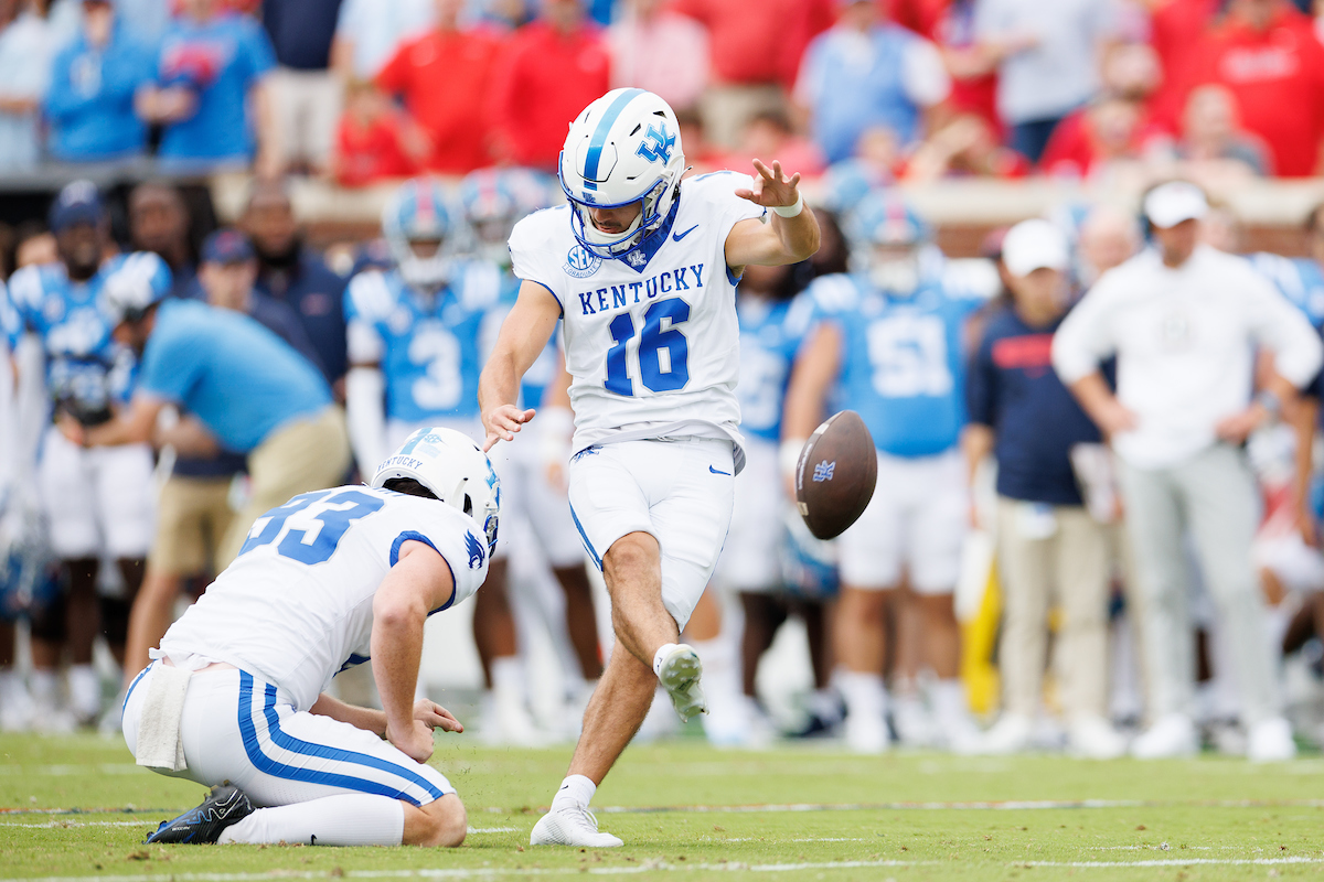 Alex Raynor Named Burlsworth Award Nominee