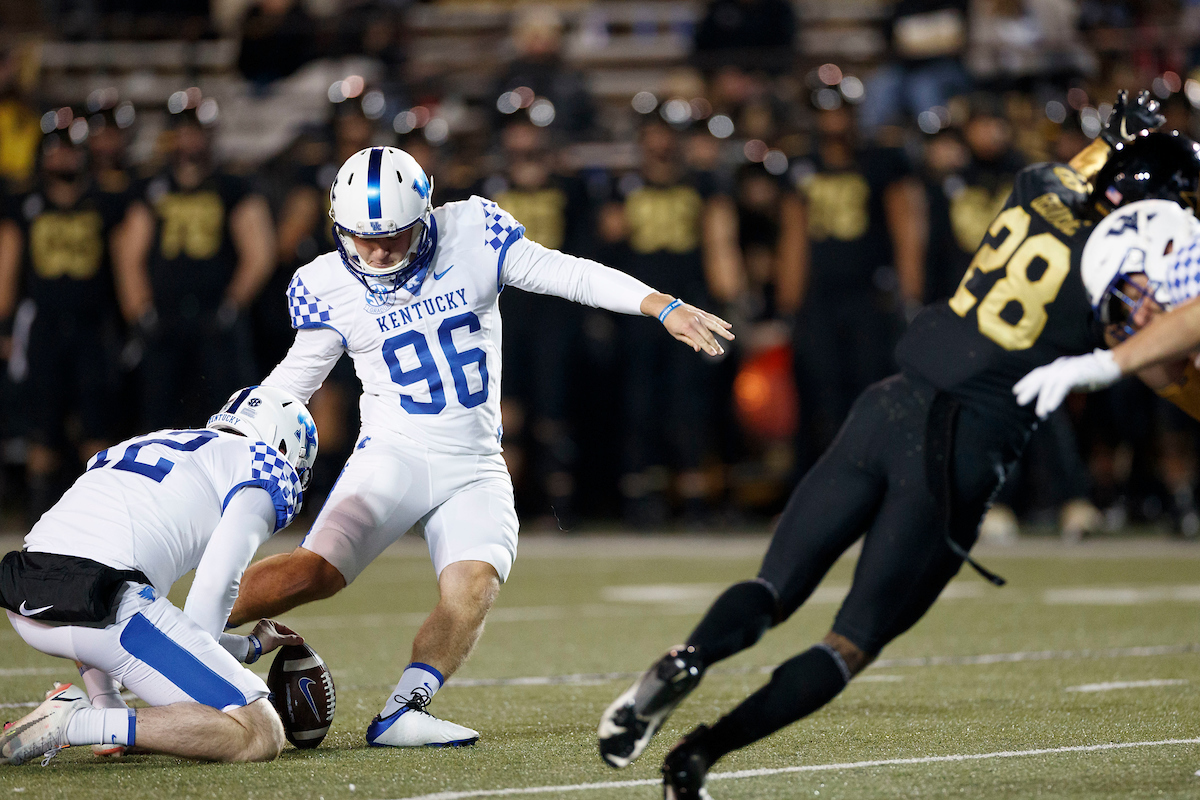 Matt Ruffolo.Kentucky beats Vandy, 34-17.Photo by Elliott Hess | UK Athletics