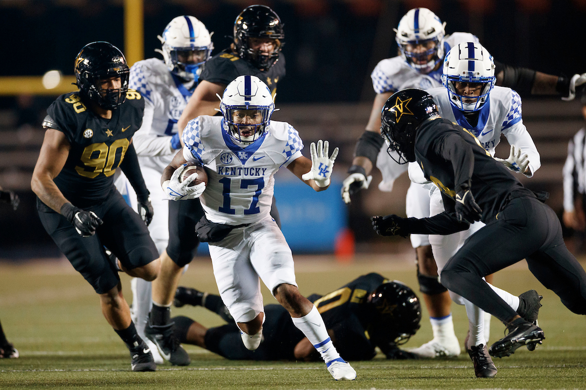 Jutahn McClain.Kentucky beats Vandy, 34-17.Photo by Elliott Hess | UK Athletics