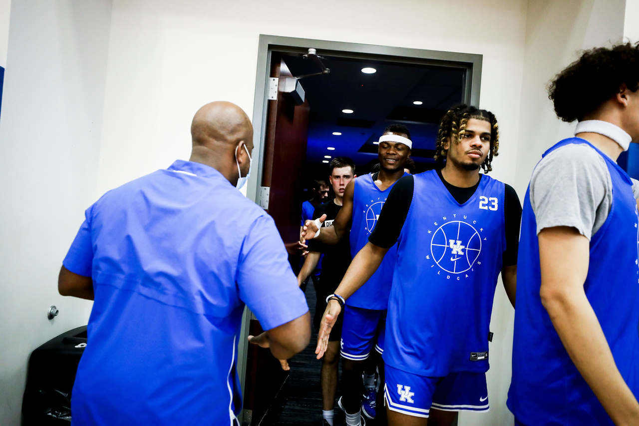 Geoff Staton. Bryce Hopkins. Oscar Tshiebwe.

First practice of the season.

Photos by Chet White | UK Athletics
