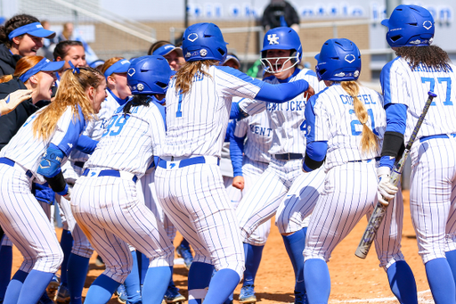 Team.

Kentucky beats Auburn 5-4.

Photo by Grace Bradley | UK Athletics