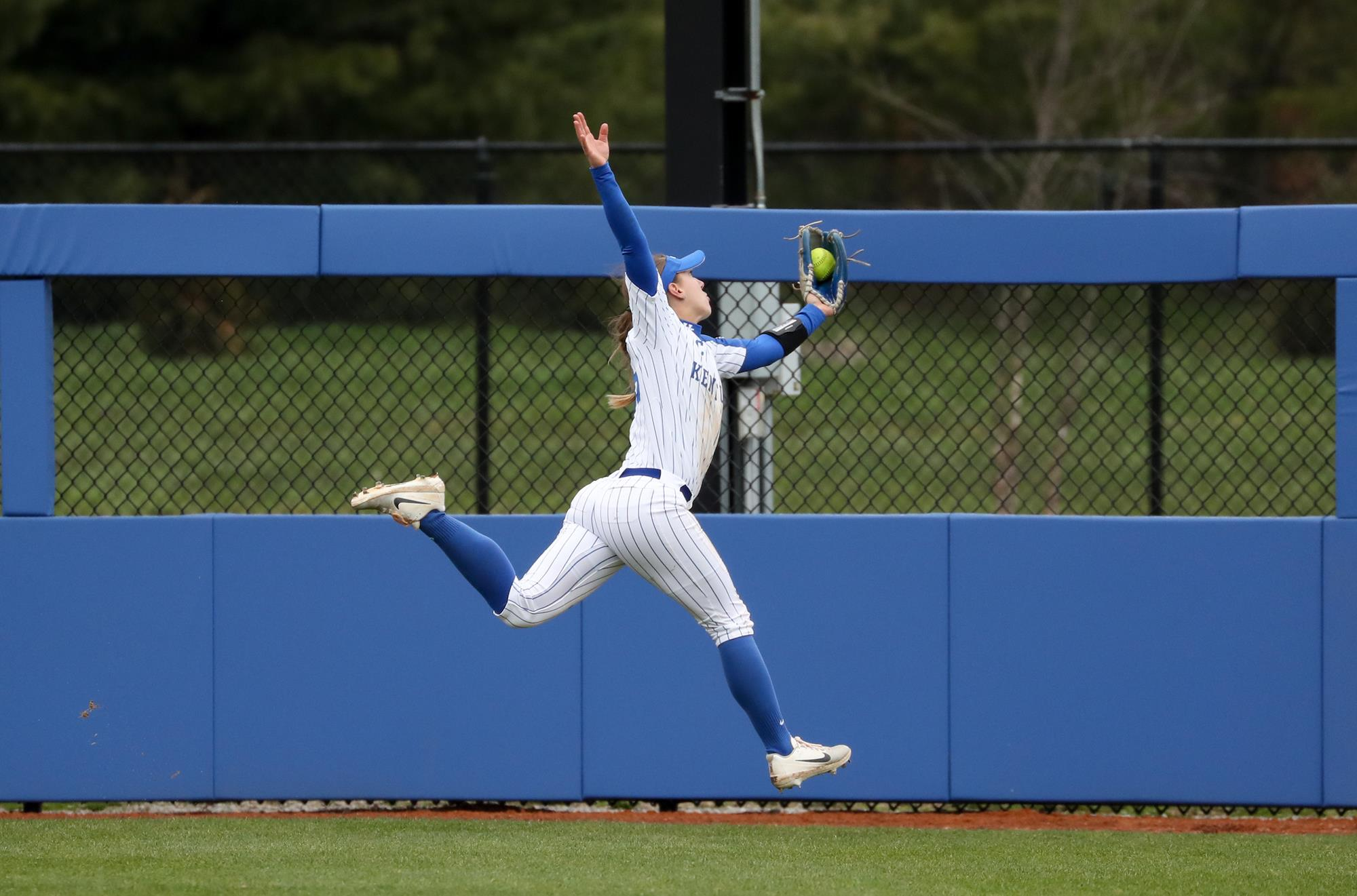 Early Runs Haunt Kentucky as No. 16 Alabama Takes Rubber Game