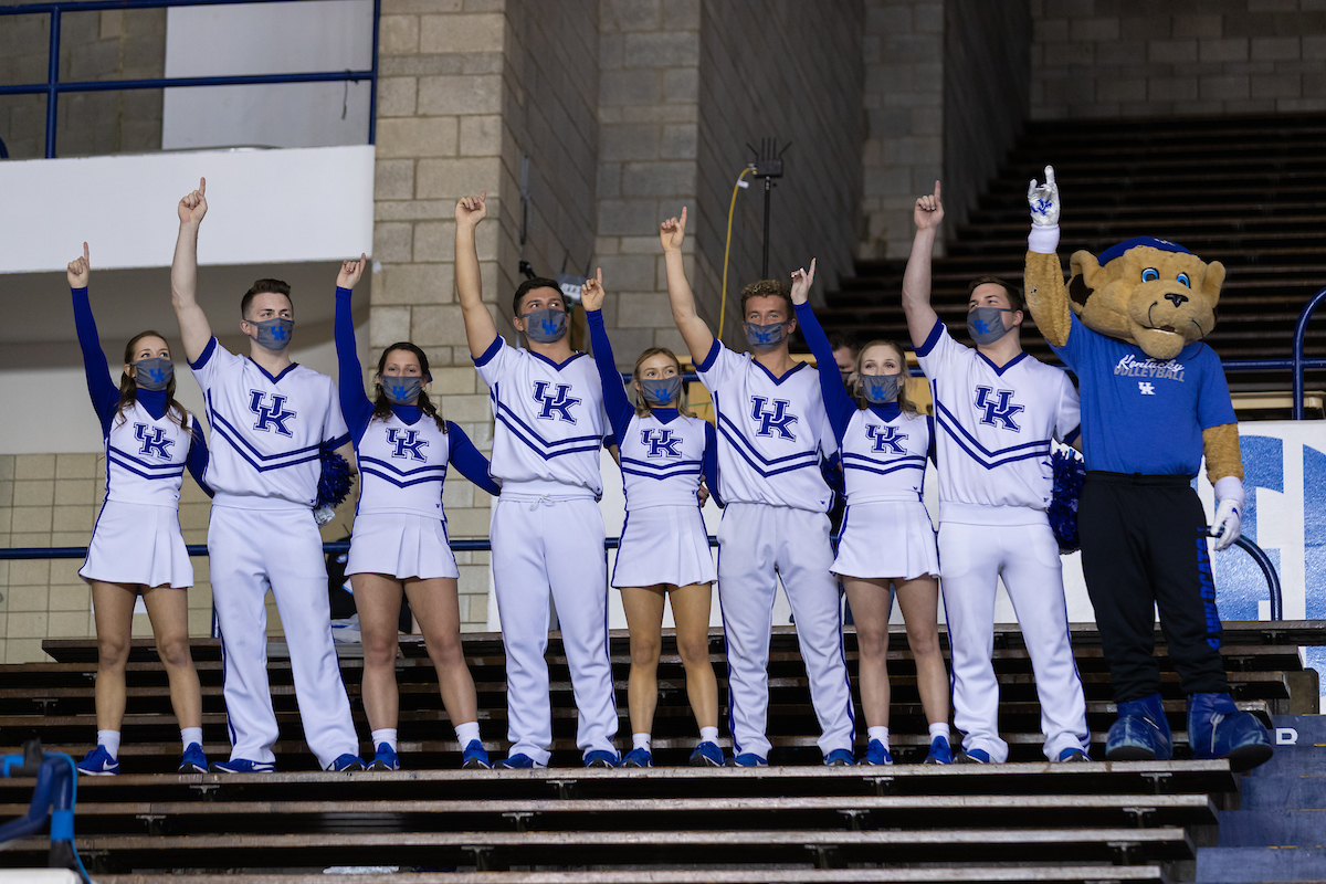 Cheerleaders. Wildcat.

Kentucky sweeps LSU 3 - 0

Photo by Grant Lee | UK Athletics