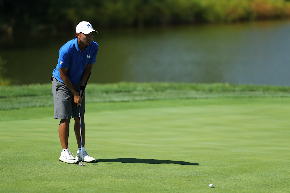 FADHLI SOETARSO.

Day one of the Louisville Cardinal Challenge.


Photo by Elliott Hess | UK Athletics