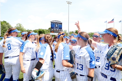 team

Softball beat Toledo in the first game of the first round of the NCAA Tournament.

Photo by Britney Howard | UK Athletics