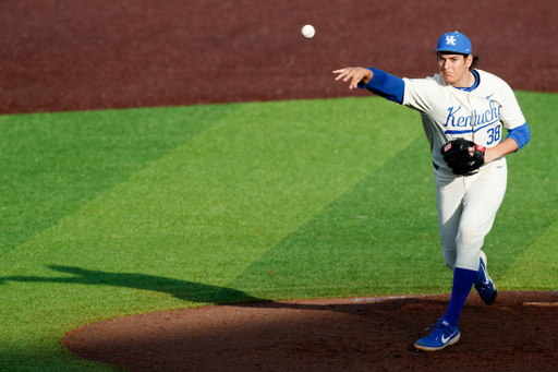 Jimmy Ramsey.


Kentucky beats Middle Tennessee, 7-0 and 5-4.

 
Photo by Elliott Hess | UK Athletics