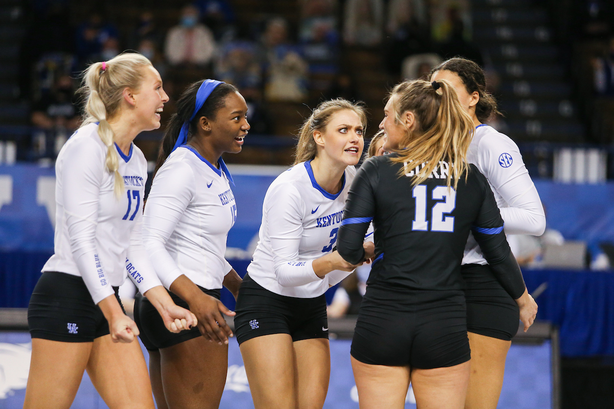Team.

Kentucky sweeps LSU 3-0.

Photo by Hannah Phillips | UK Athletics