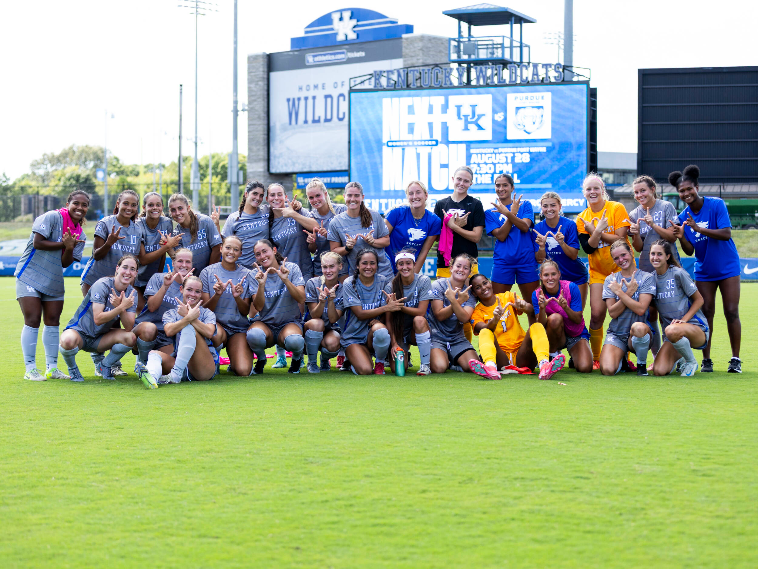 Kentucky Breezes Past Detroit Mercy, 2-0