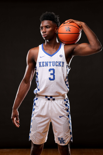 Go behind the scenes at Kentucky men's basketball photo day.