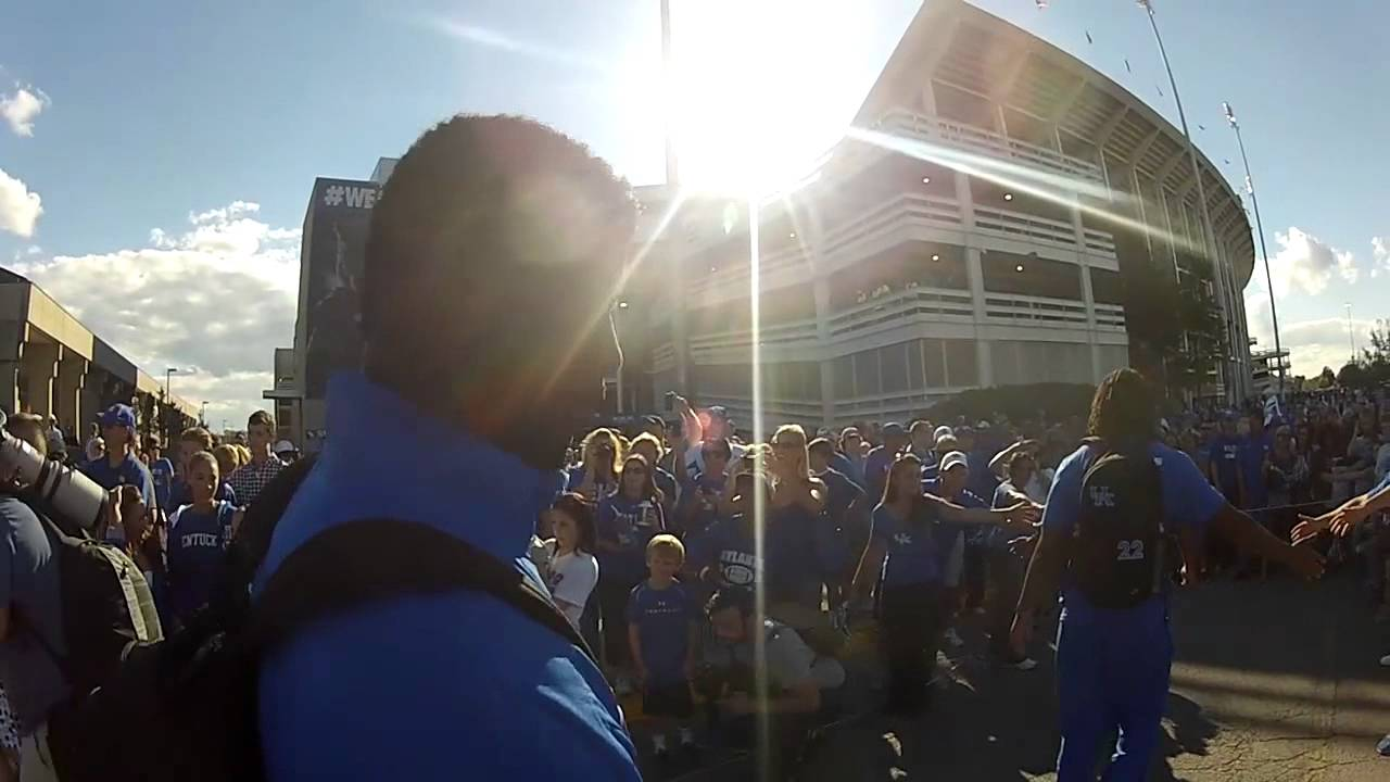 UK VS KENT STATE CATWALK