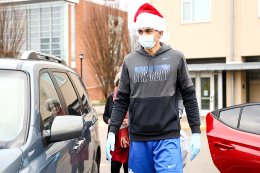 Jacob Toppin. 

Kentucky men's basketball gives back for the holidays.

Photo by Eddie Justice | UK Athletics