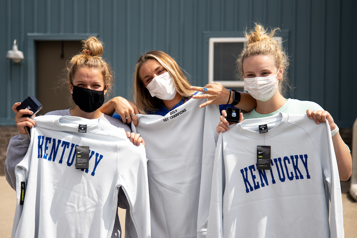 Group photo. 

Volleyball SEC Championship Rings. 

Photo by Eddie Justice | UK Athletics
