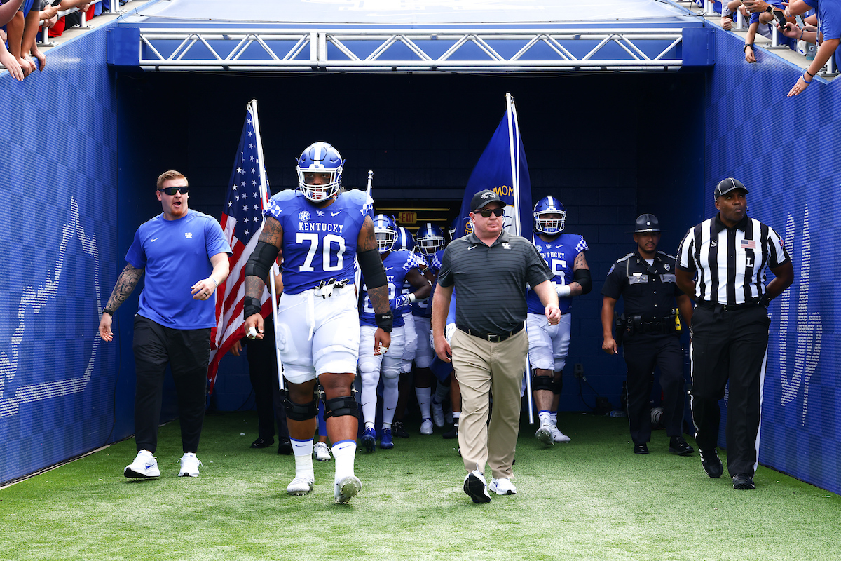 Darian Kinnard. Coach Mark Stoops.

UK beats UTC, 28-23.

Photo by Elliott Hess | UK Athletics