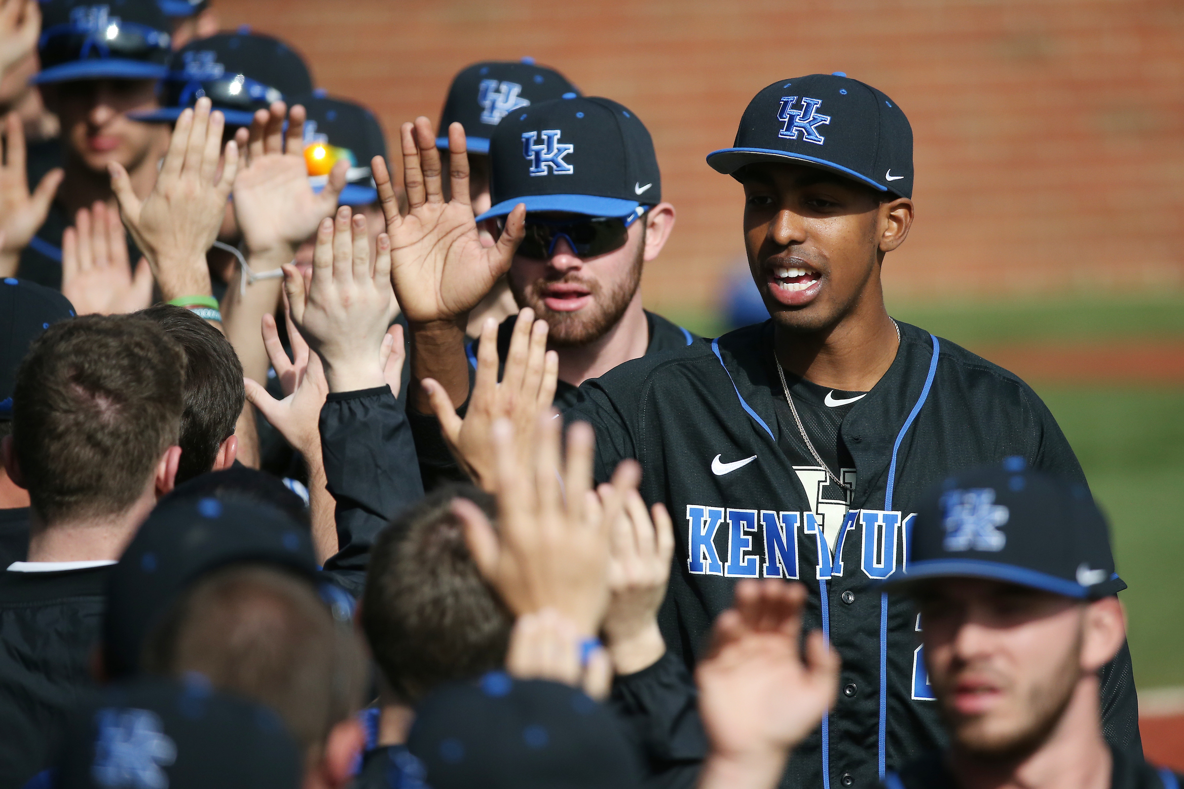 No. 19 Kentucky Claims Second Straight SEC Series