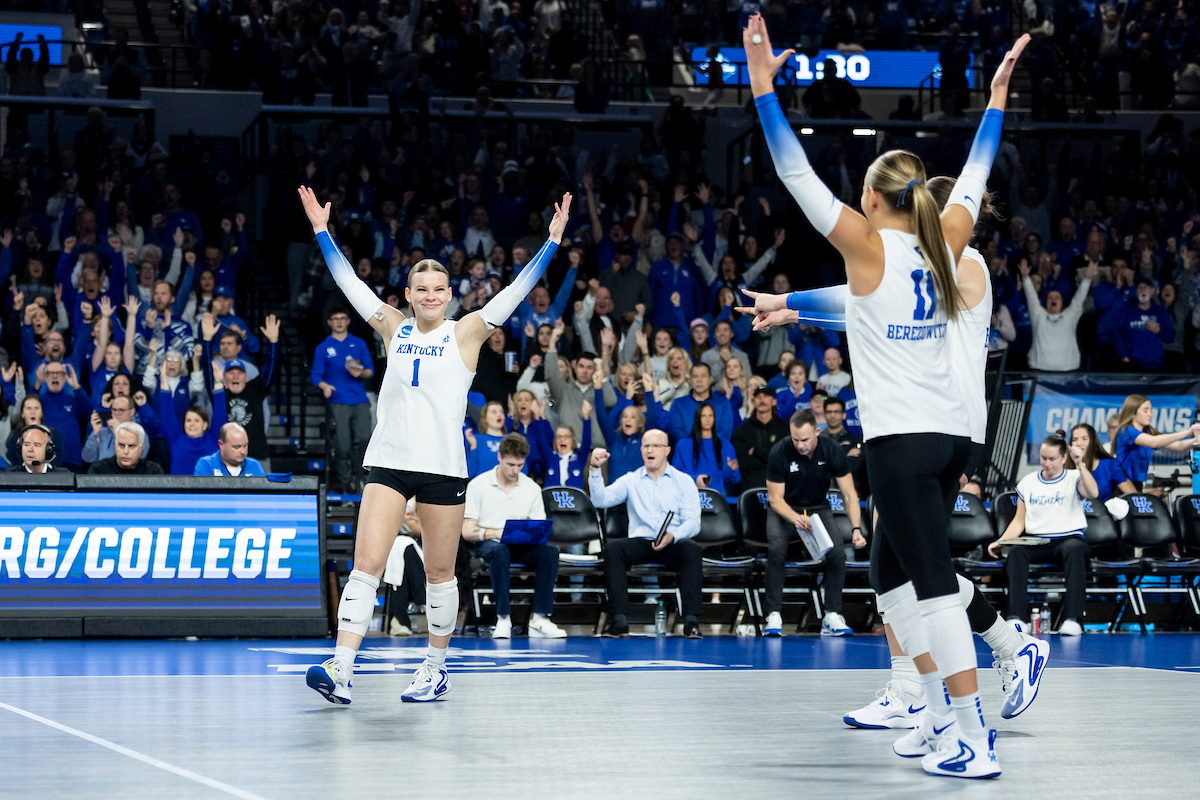 Service Pressure Leads Kentucky Past Creighton, Into Final Four