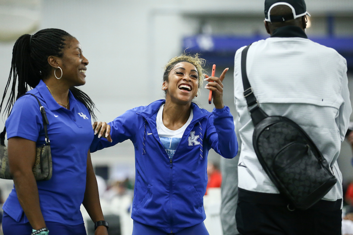 Celera Barnes. Debbie Mackenzie. 

Jim Green Invitational.


Photo by Isaac Janssen | UK Athletics