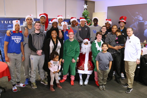 The Kentucky men's basketball team delivered an early Christmas to 10 families in Lexington. 