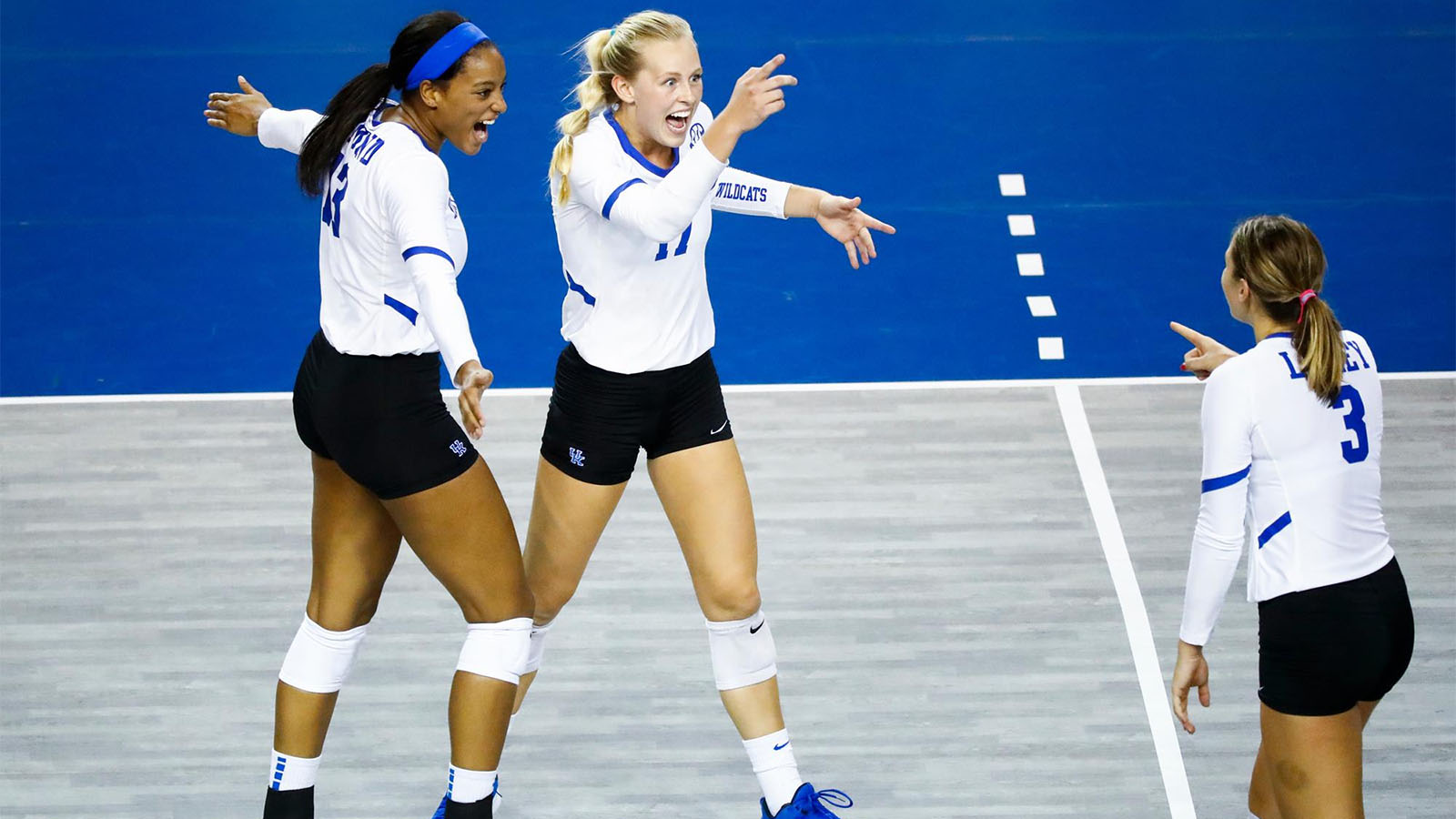 Best of '19-'20: Volleyball Rallies Past Florida in Gainesville