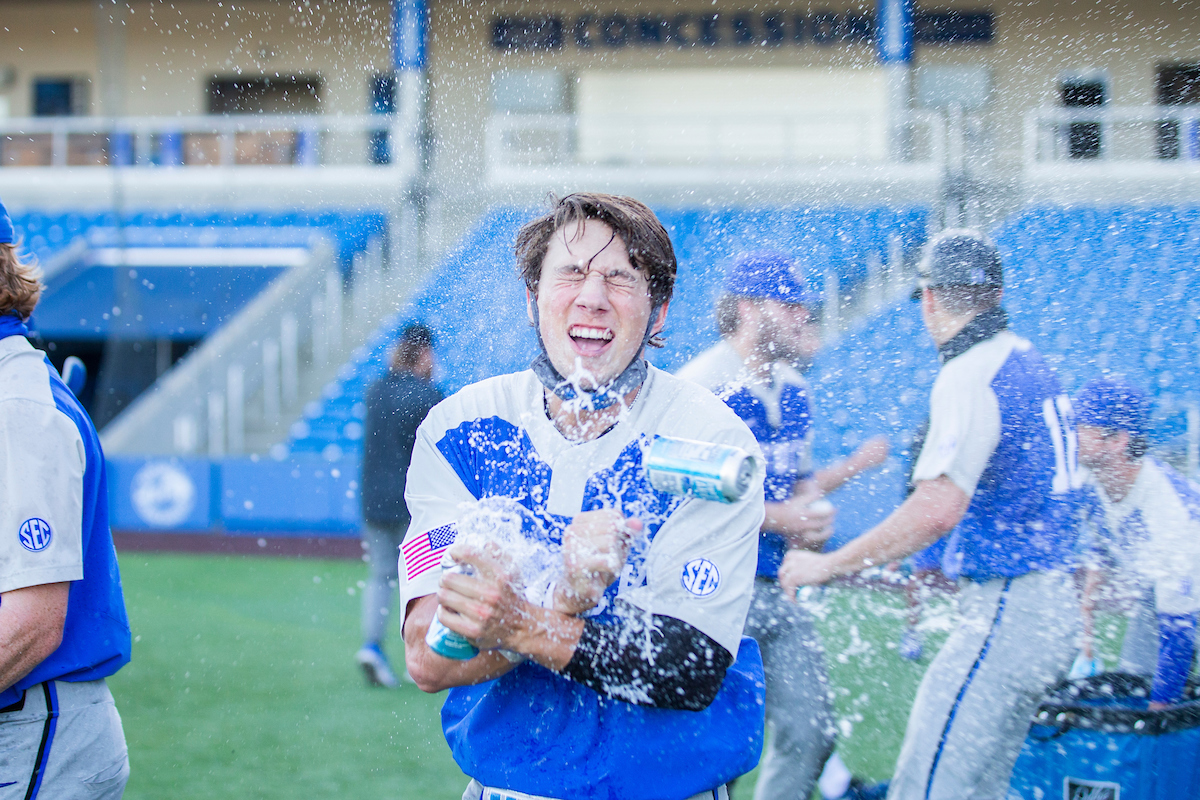 Fall Ball

2020 Fall Ball

Photo by Grant Lee | UK Athletics