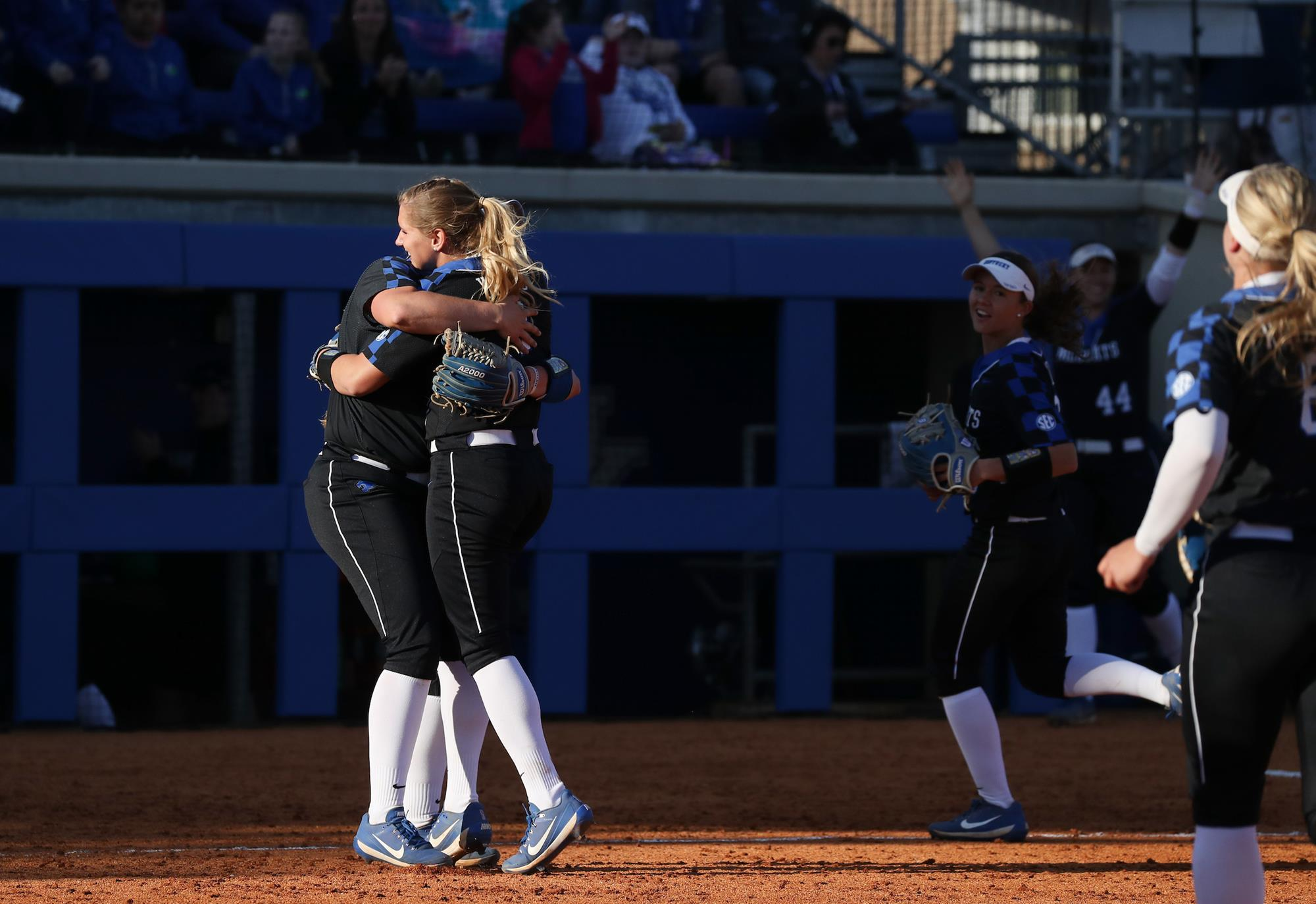 No. 18 Kentucky Heads West for Midweek in Bowling Green