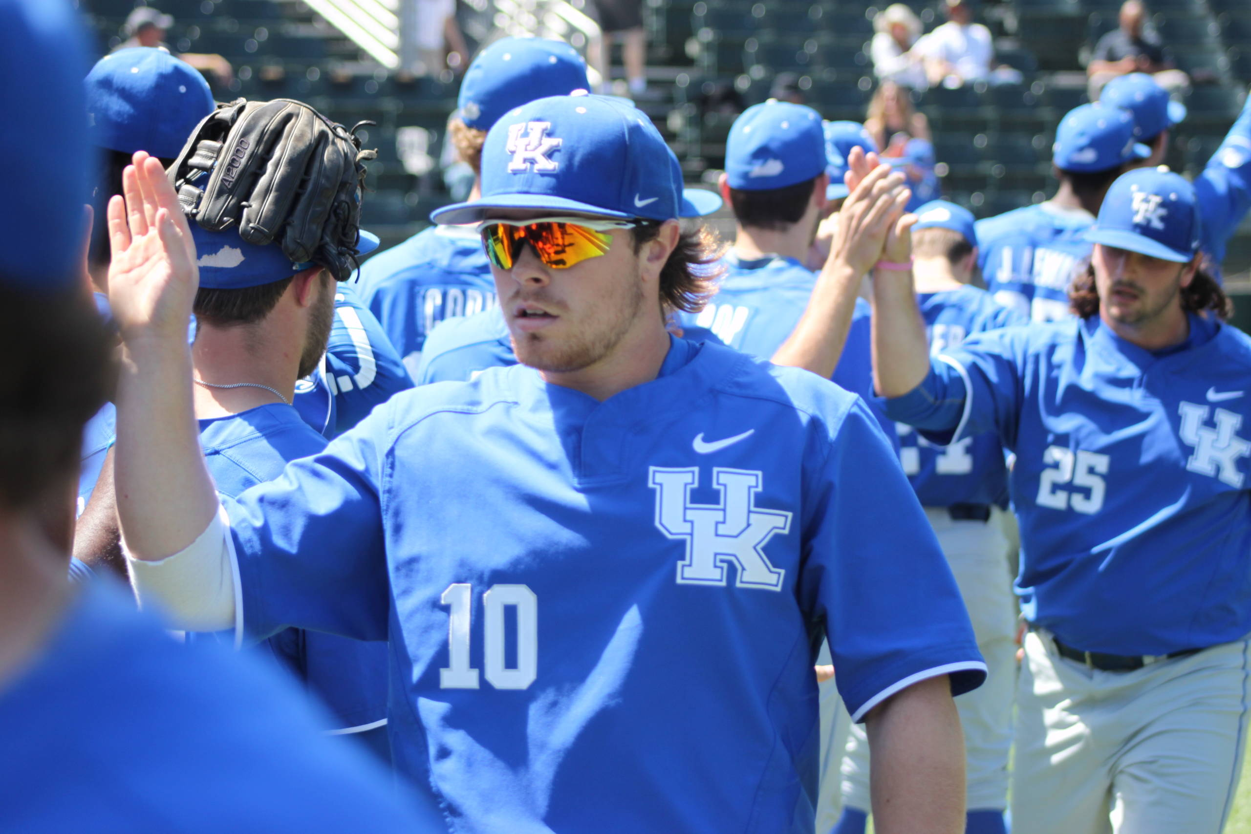 Eighth-Inning Rally Lifts No. 4 Dores to Series Win