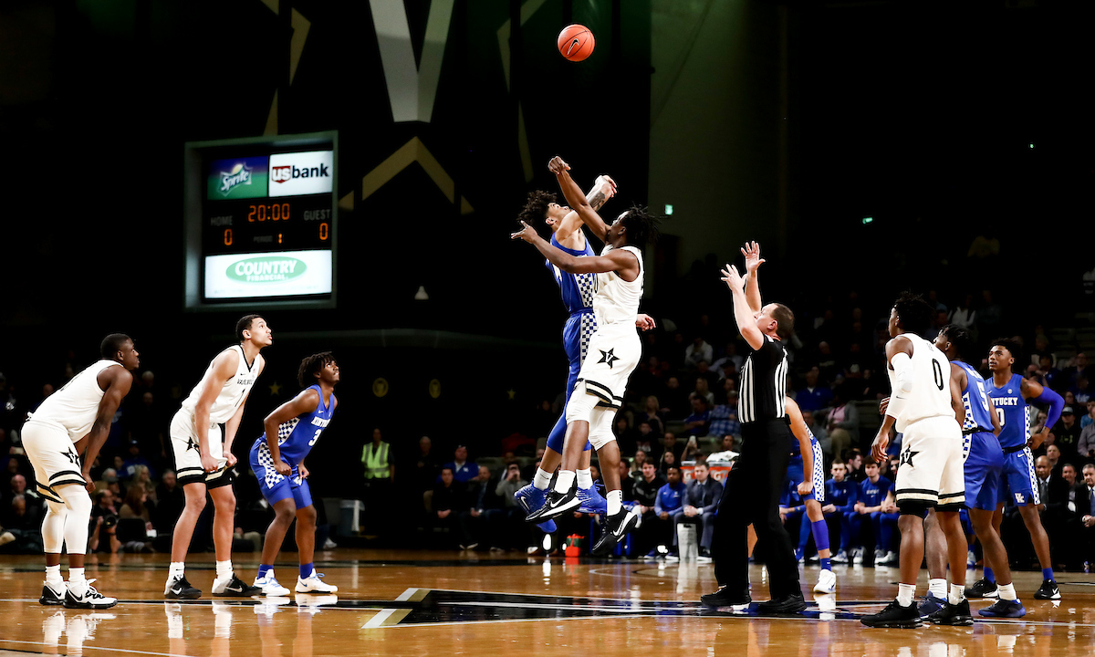 Nick Richards. Tip off.

Kentucky beat Vanderbilt 78-64.

Photo by Chet White | UK Athletics