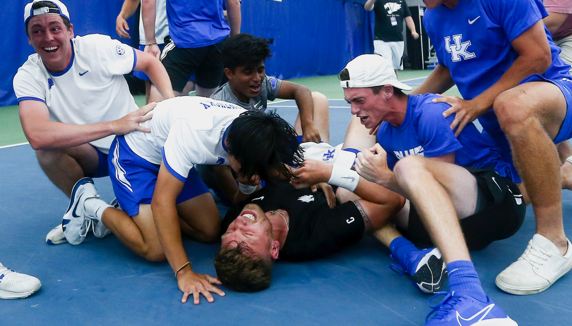 Kentucky Defeats Wake Forest, Makes First Elite Eight Since 2011