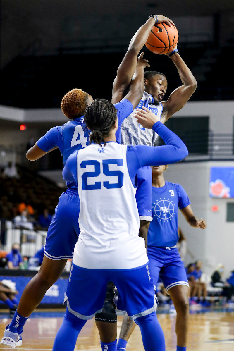Dre’una Edwards.

Women’s blue-white.

Photos by Chet White | UK Athletics