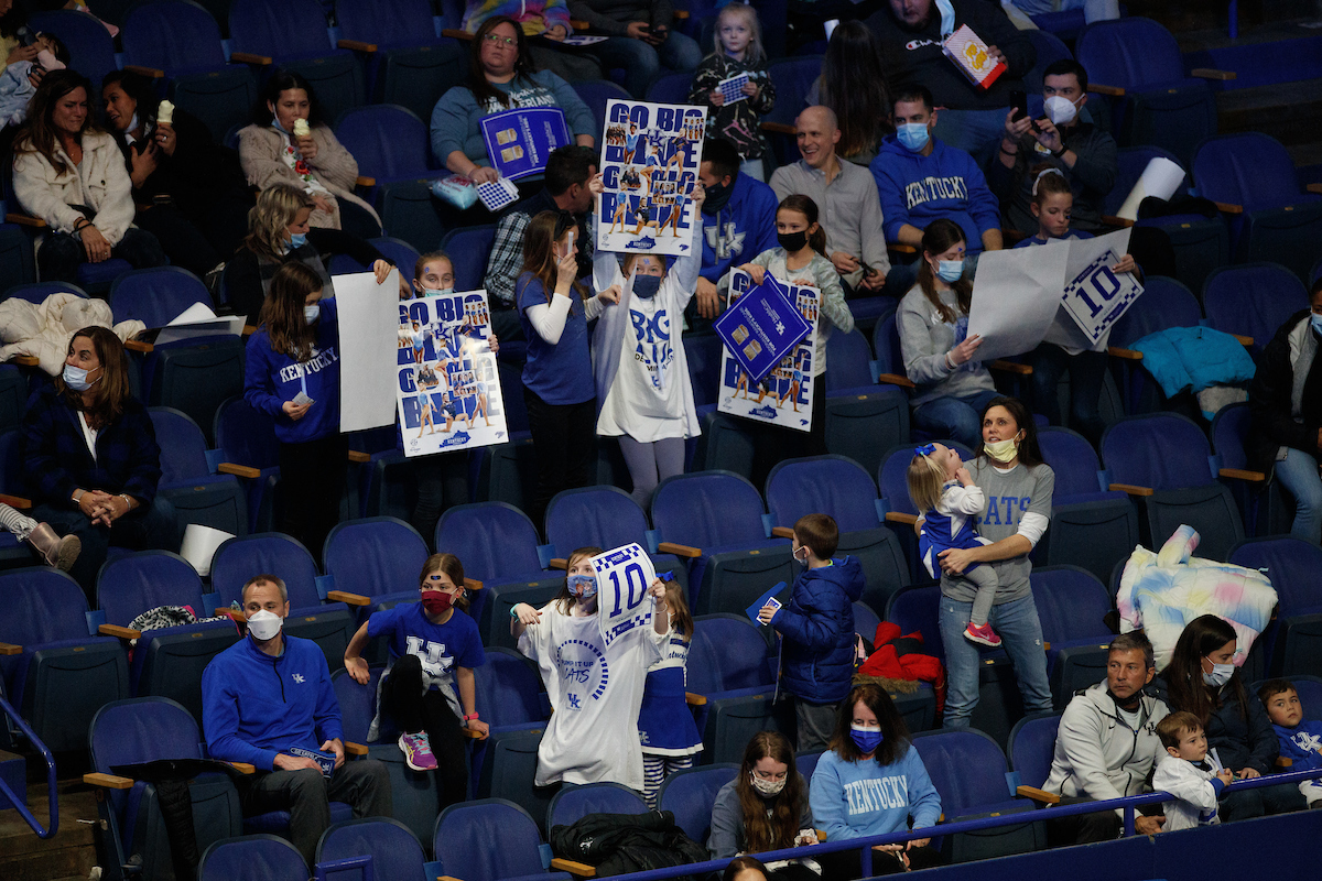 FANS.

Kentucky beats Ball State, 196.525-194.750.

Photo by Elliott Hess | UK Athletics