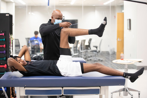 Geoff Staton. Daimion Collins.

The UK men's basketball team at the University of Kentucky Sports Medicine Research Institute. 

Photo by Chet White | UK Athletics