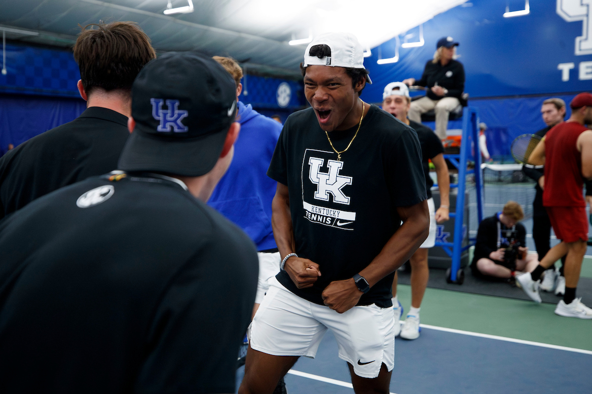 Kentucky Sweeps Arkansas to Cap Undefeated Home Season Kentucky Sweeps Arkansas to Cap Undefeated Home Season