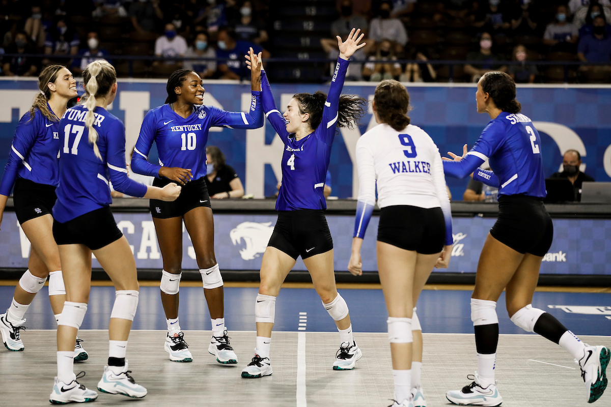 Alli Stumler. Bella Bell. Reagan Rutherford. Emma Grome. Riah Walker. Madi Skinner. Team. 

UK Volleyball Blue-White Scrimmage.

Photos by Chet White | UK Athletics
