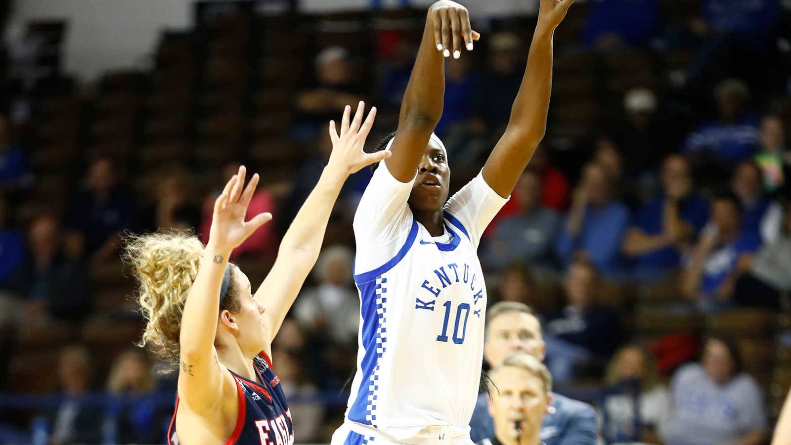 Howard Leads Kentucky Past Southern Indiana in Exhibition