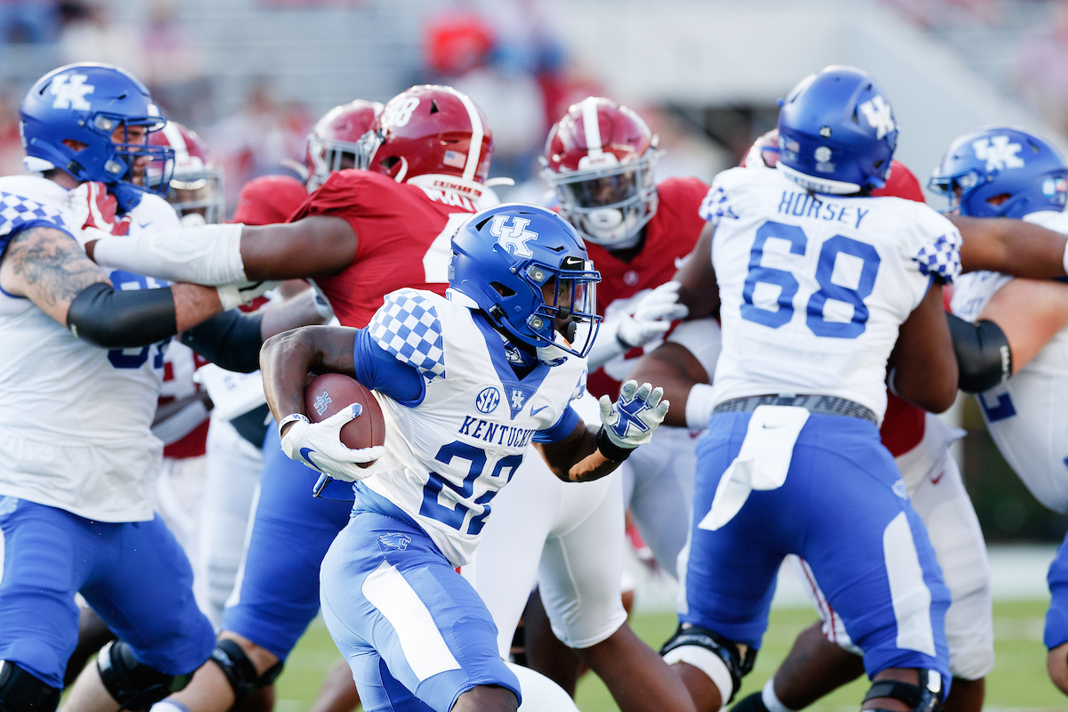 KAVOSIEY SMOKE.

Kentucky falls to Alabama, 63-3.

Photo by Elliott Hess | UK Athletics