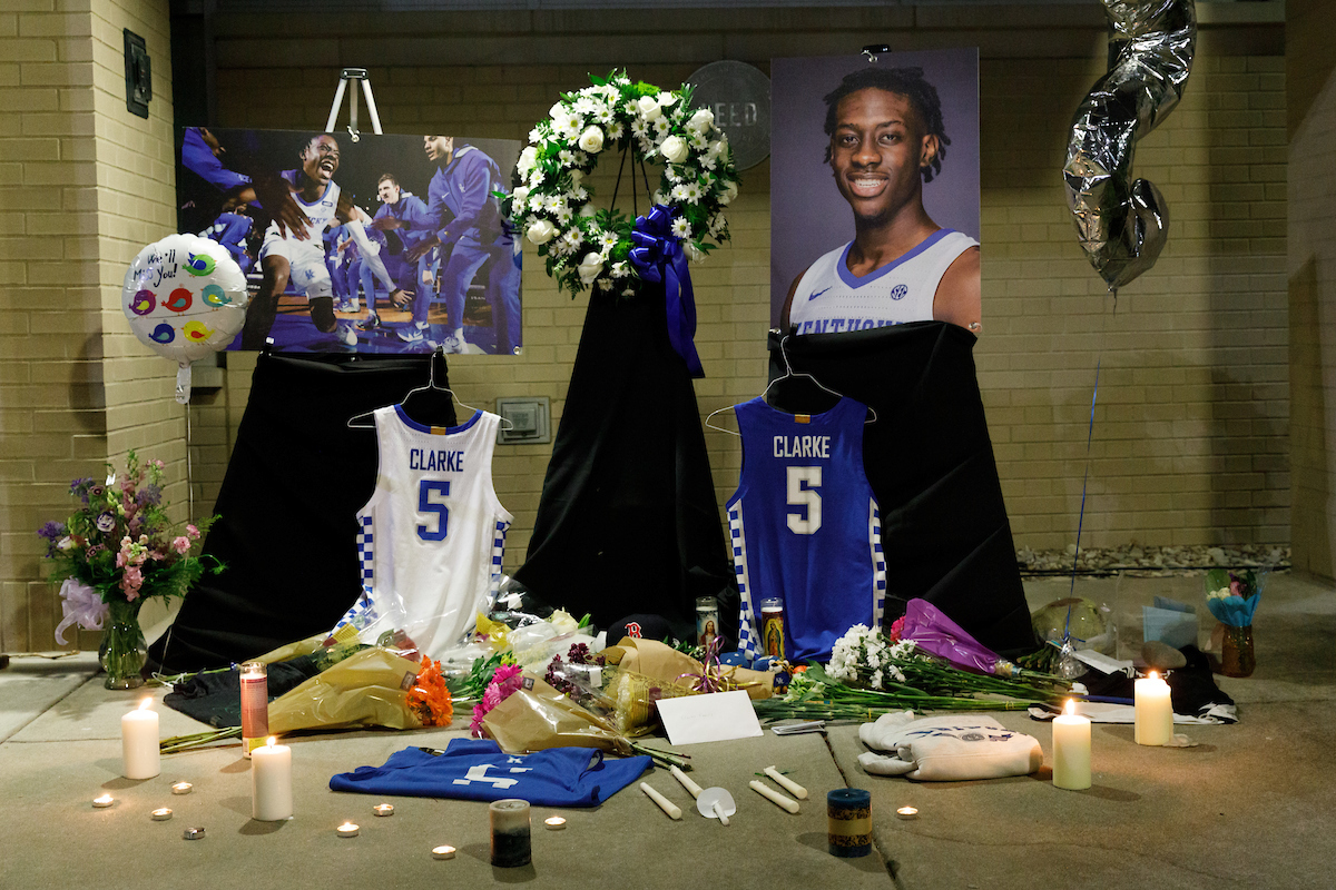 Terrence Clarke candlelight vigil.

Photo by Elliott Hess | UK Athletics