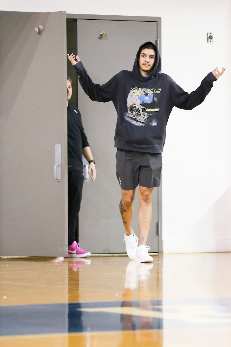 Lance Ware.

Coach Cal Women’s Clinic.

Photos by Chet White | UK Athletics