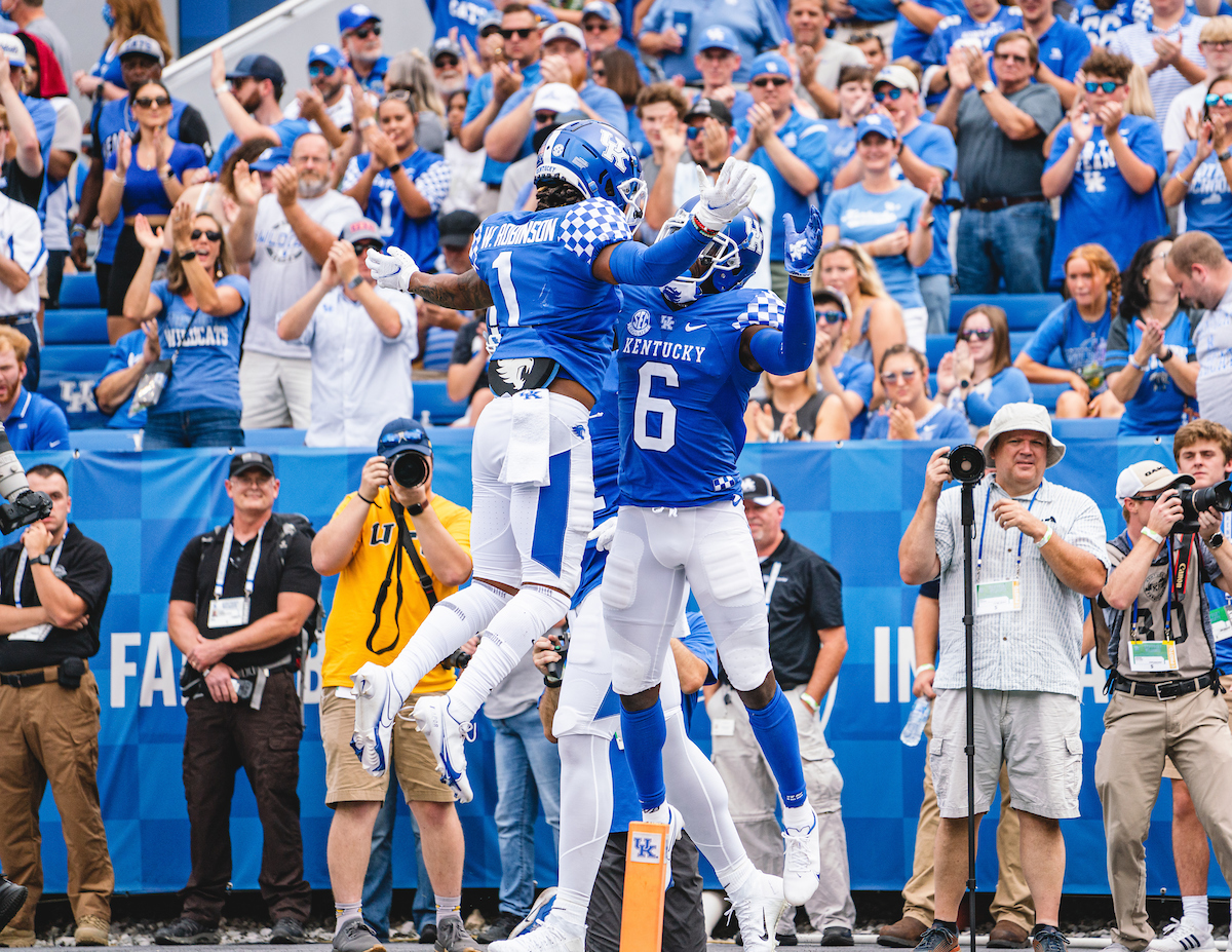 Wan'Dale Robinson & Josh Ali

UK beats UTC, 28-23.

Photo by Jacob Noger | UK Athletics