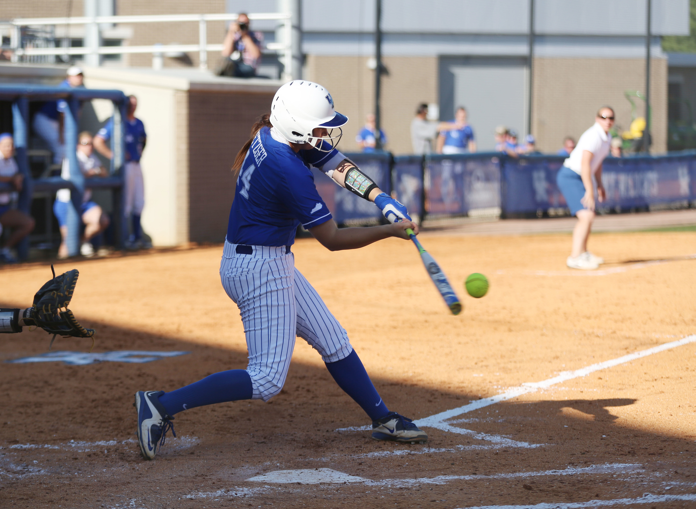 Six Errors Plague Kentucky in 9-2 Loss to No. 18 Missouri