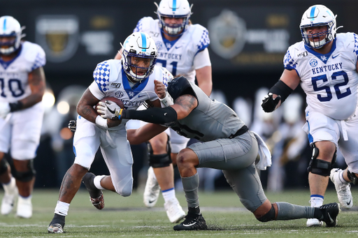 Lynn Bowden Jr.

Kentucky beats Vandy, 38-14.


Photo by Elliott Hess | UK Athletics