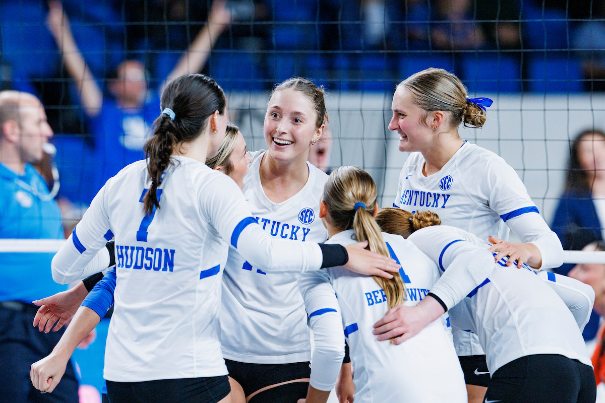 DeLeye’s 21 Kills Hammer No. 3 Kentucky Past Mississippi State