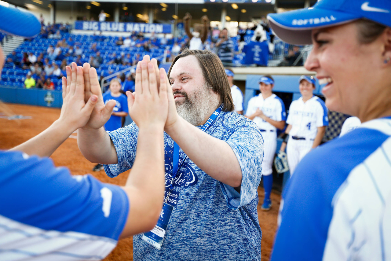 Intros.

Kentucky beat Auburn 7-0.