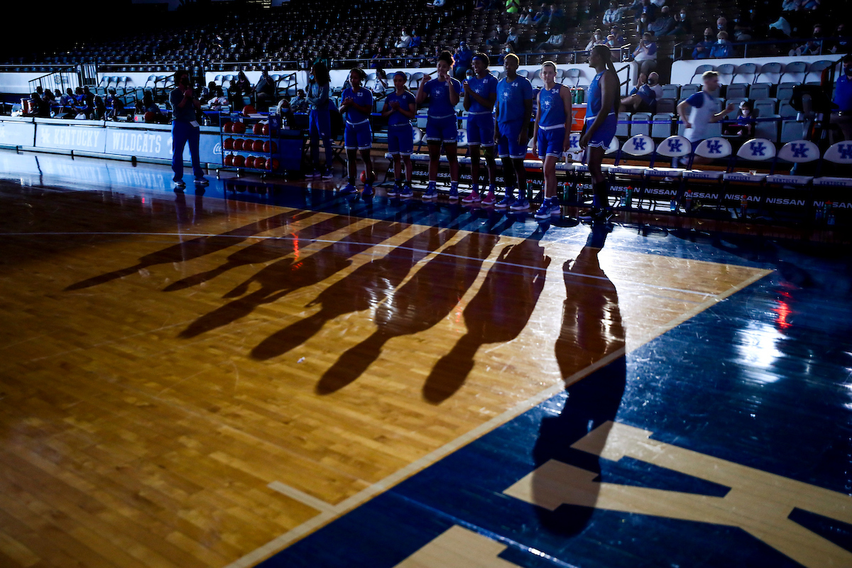 Team.

Women’s blue-white.

Photos by Chet White | UK Athletics